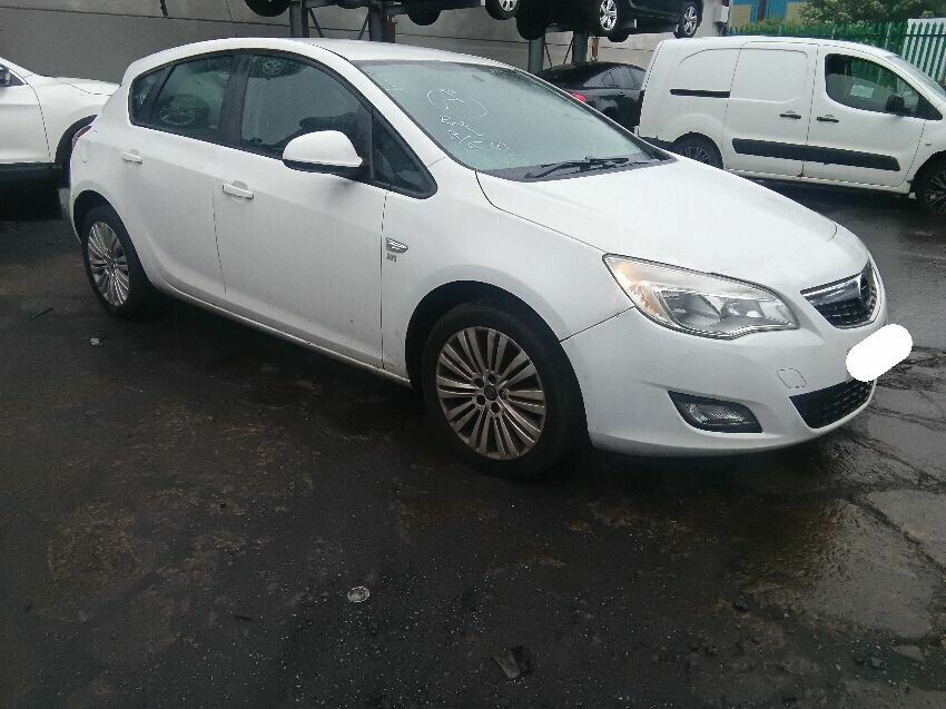 2011 VAUXHALL ASTRA