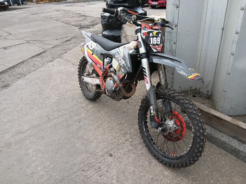  KTM OFF ROAD BIKE