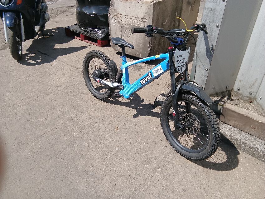  ELECTRIC MOTORCYCLE REVVI