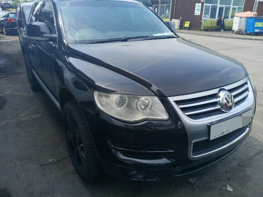 2010 VOLKSWAGEN TOUAREG
