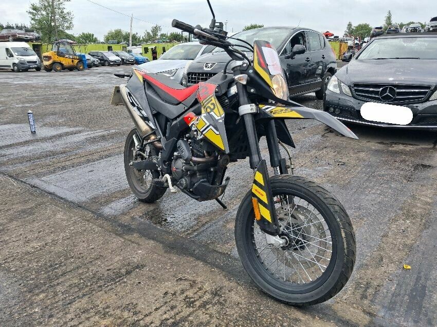 2023 APRILIA SX