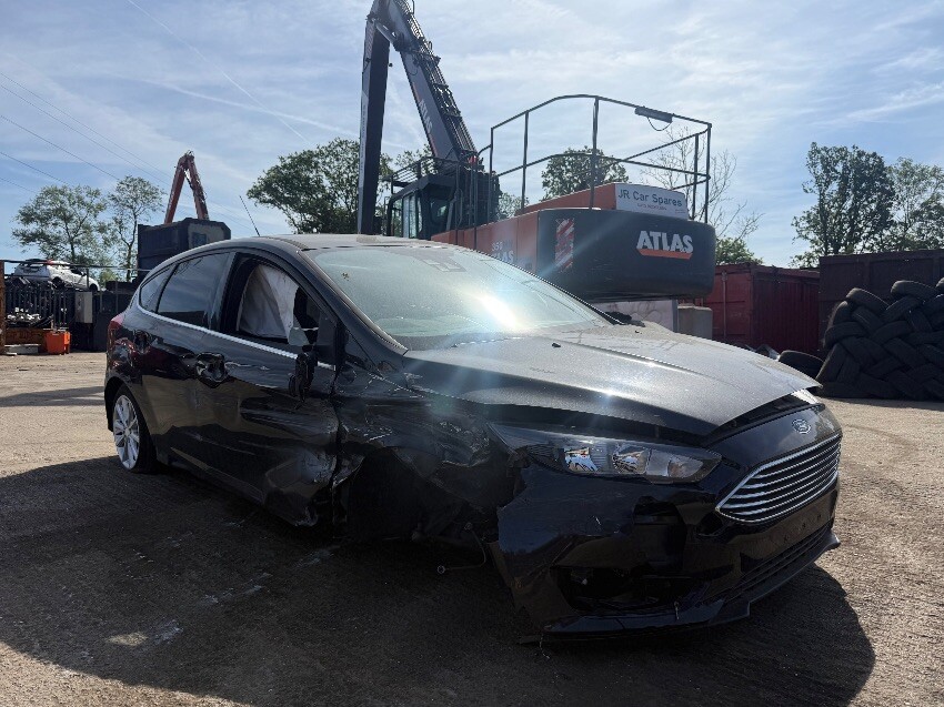 2015 FORD FOCUS TITANIUM 1,596cc