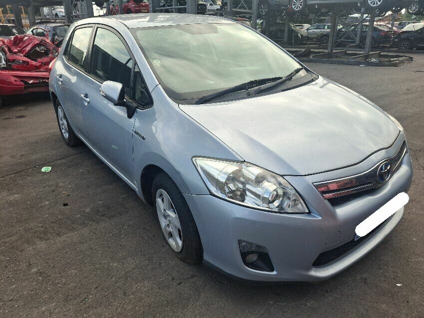 2011 TOYOTA AURIS