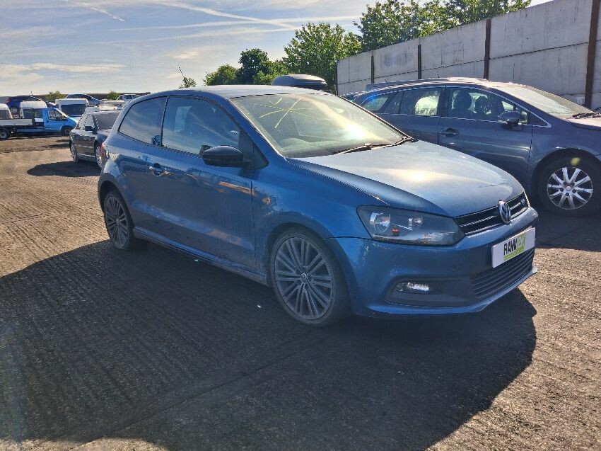2013 VOLKSWAGEN POLO