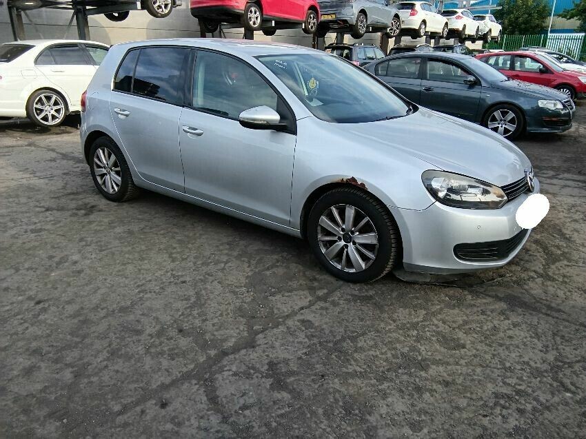 2011 VOLKSWAGEN GOLF