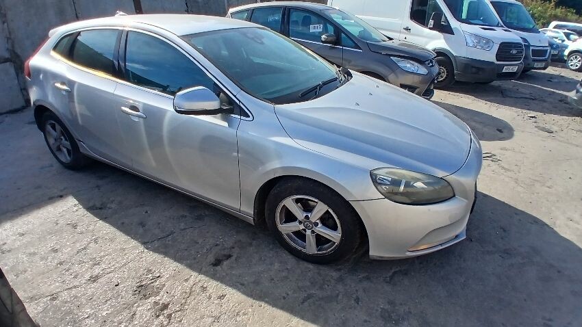 2013 VOLVO V40 D2 SE 1,560cc