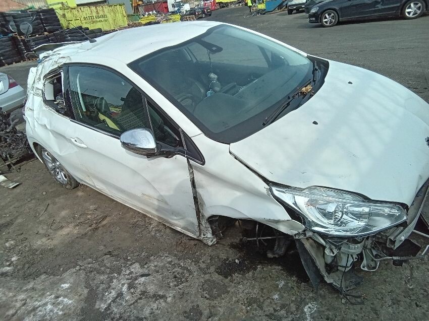 2015 PEUGEOT 208 ALLURE 1,199cc