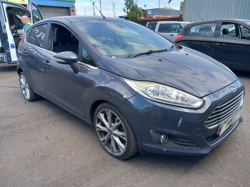 2015 FORD FIESTA TITANIUM 998cc