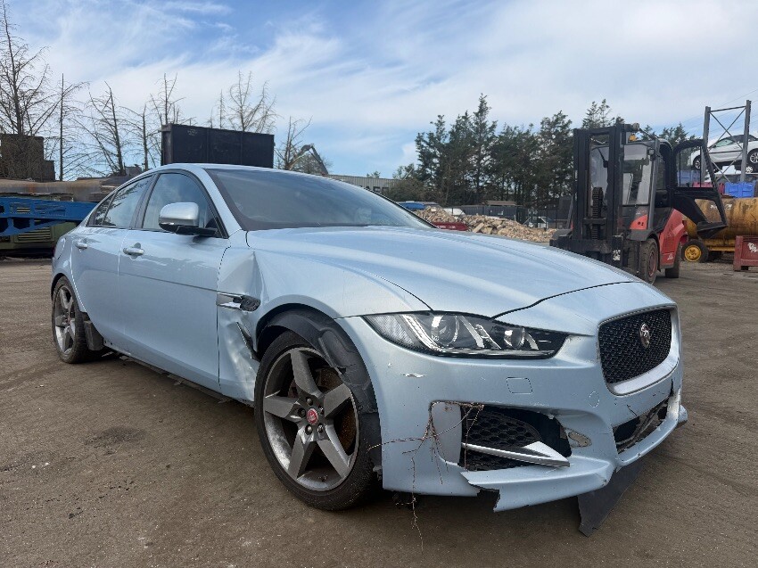 2015 JAGUAR XE R-SPORT 1,999cc