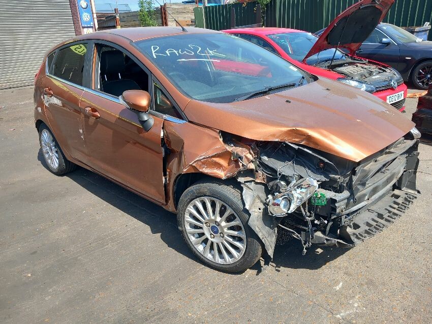 2014 FORD FIESTA TITANIUM 998cc