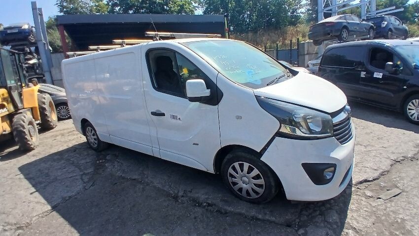 2015 VAUXHALL VIVARO