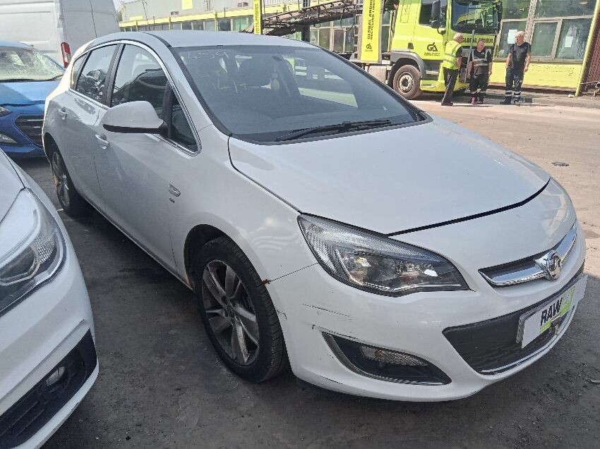 2013 VAUXHALL ASTRA SRI 1,398cc