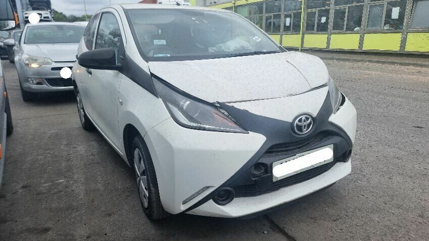 2015 TOYOTA AYGO VVT-I X 998cc