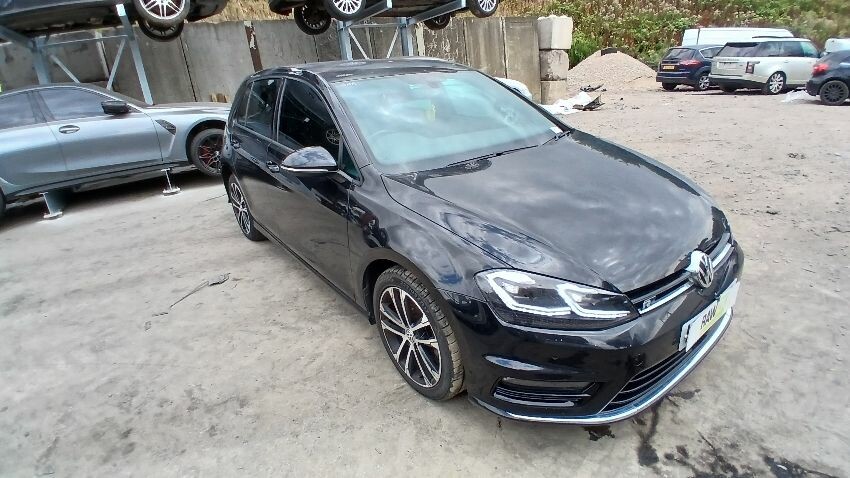 2015 VOLKSWAGEN GOLF R-LINE TDI BLUEMOTION TECHNOLOGY DSG 1,968cc