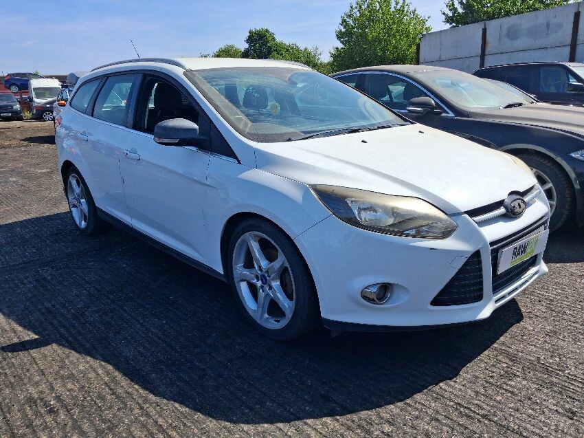 2011 FORD FOCUS TITANIUM 1,596cc