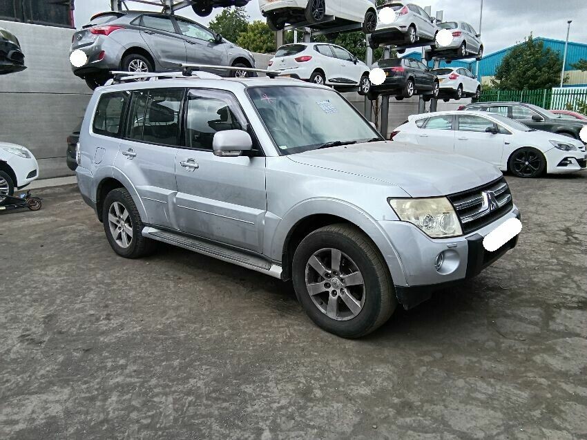2009 MITSUBISHI SHOGUN