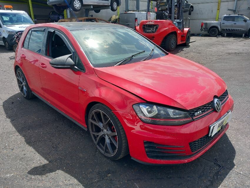 2014 VOLKSWAGEN GOLF