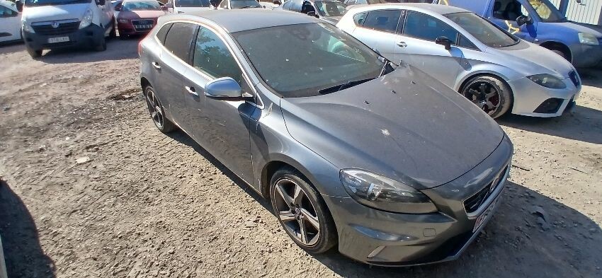 2015 VOLVO V40