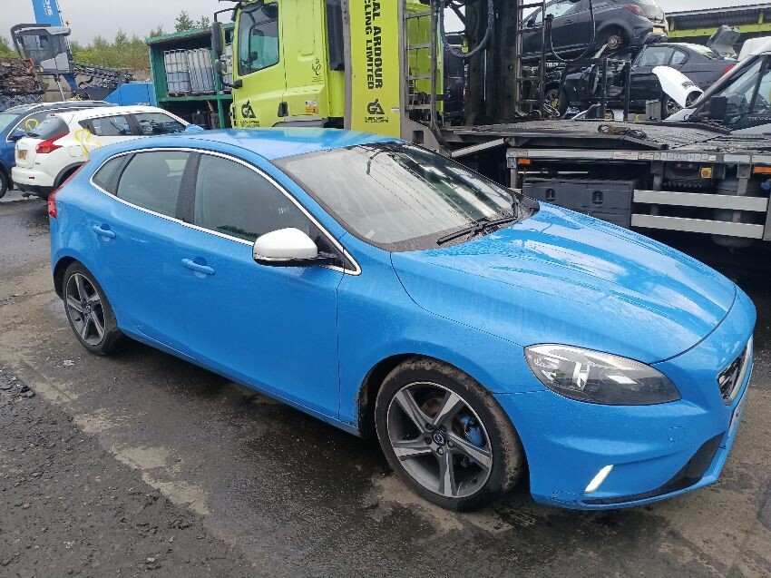 2014 VOLVO V40