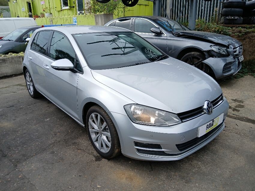 2014 VOLKSWAGEN GOLF