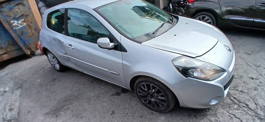 2011 RENAULT CLIO