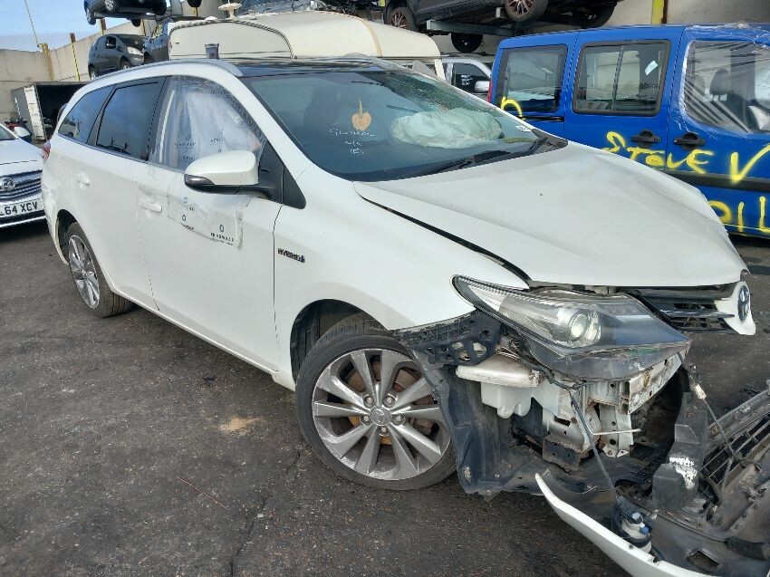 2014 TOYOTA AURIS