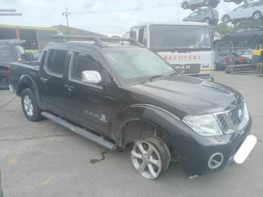 2015 NISSAN NAVARA