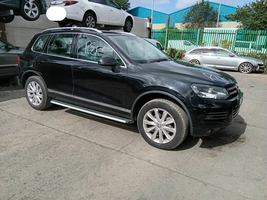 2013 VOLKSWAGEN TOUAREG