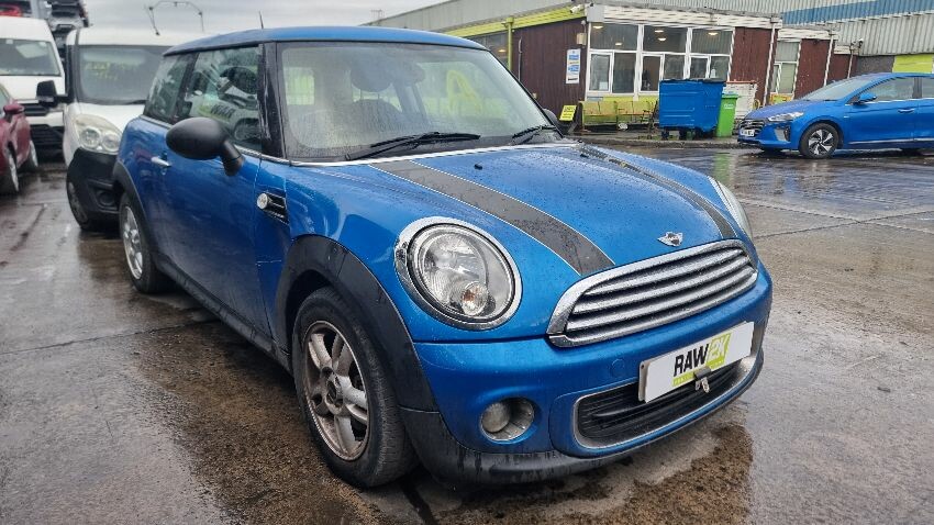 2011 MINI HATCH