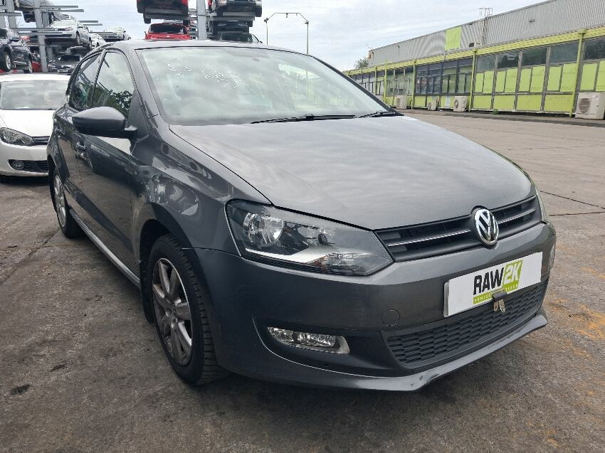 2011 VOLKSWAGEN POLO