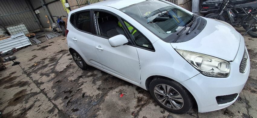 2016 KIA VENGA