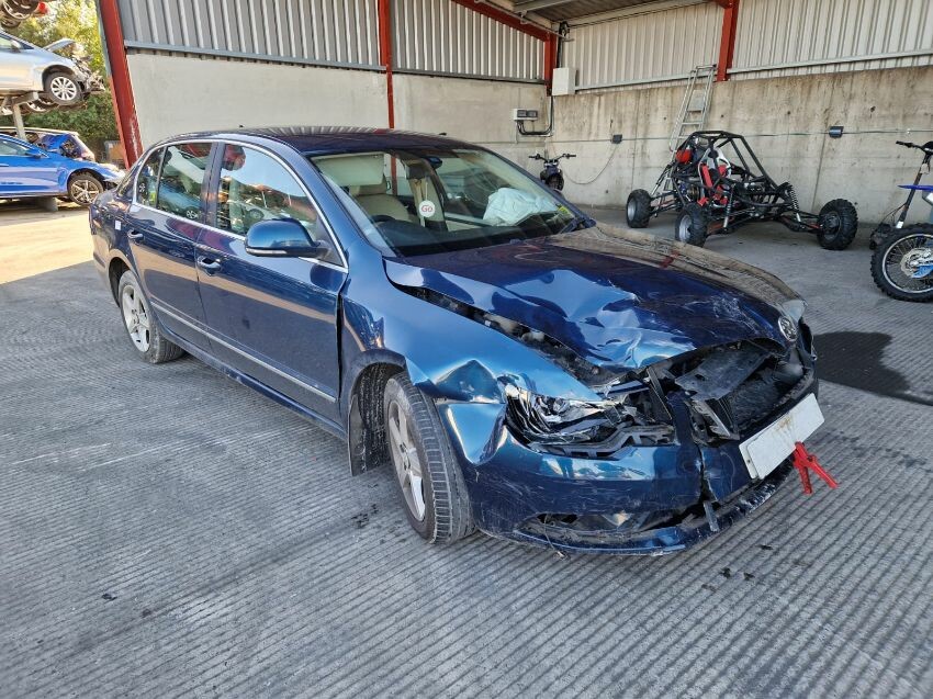 2013 SKODA SUPERB