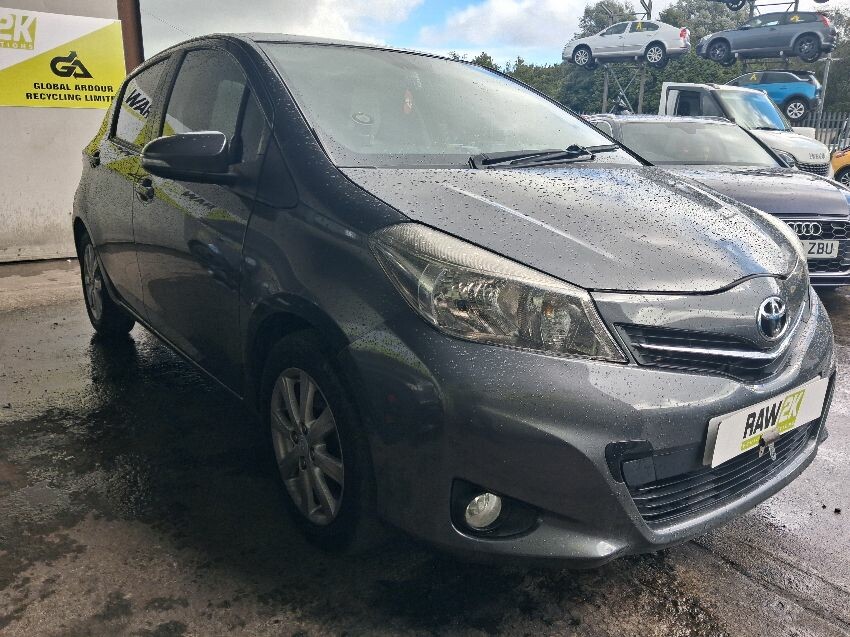 2012 TOYOTA YARIS
