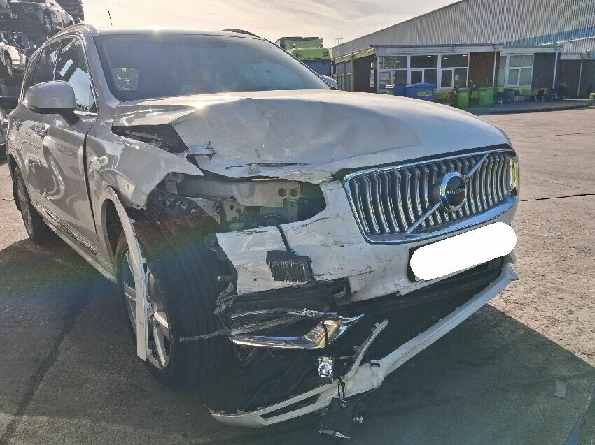 2022 VOLVO XC90