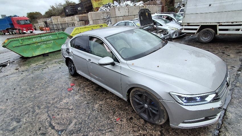 2015 VOLKSWAGEN PASSAT