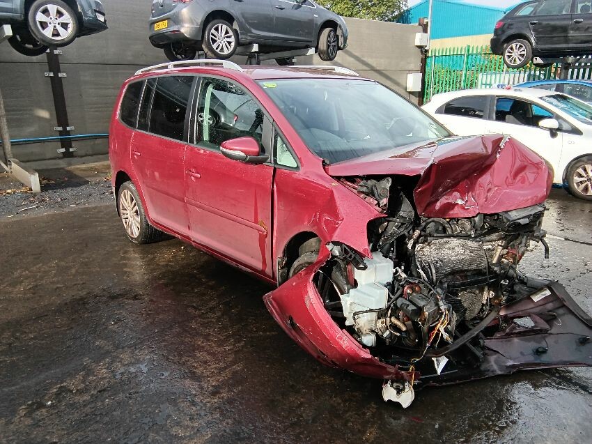 2014 VOLKSWAGEN TOURAN