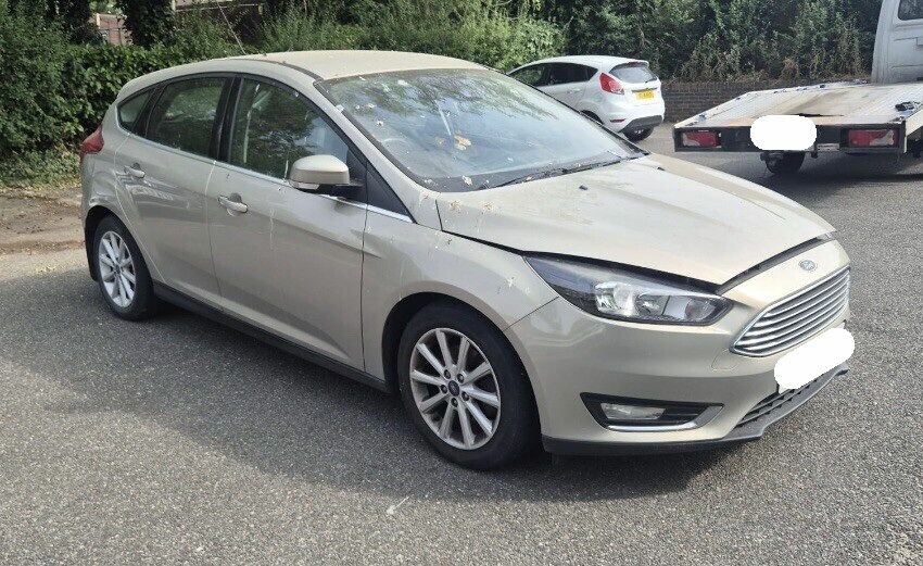 2015 FORD FOCUS TITANIUM 999cc