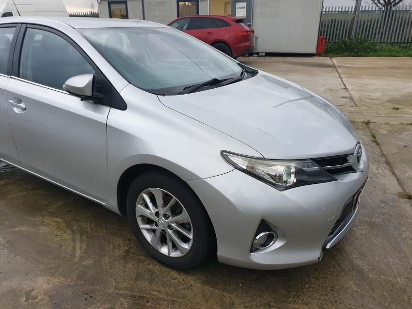2014 TOYOTA AURIS