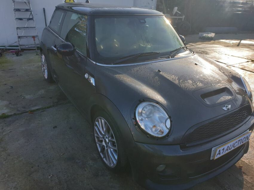 2011 MINI HATCH