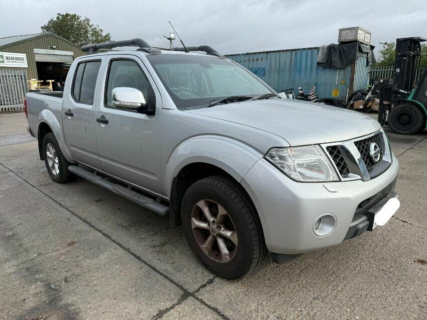 2014 NISSAN NAVARA