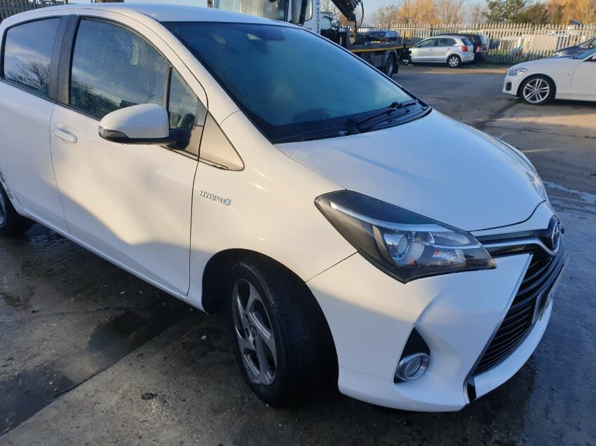 2016 TOYOTA YARIS
