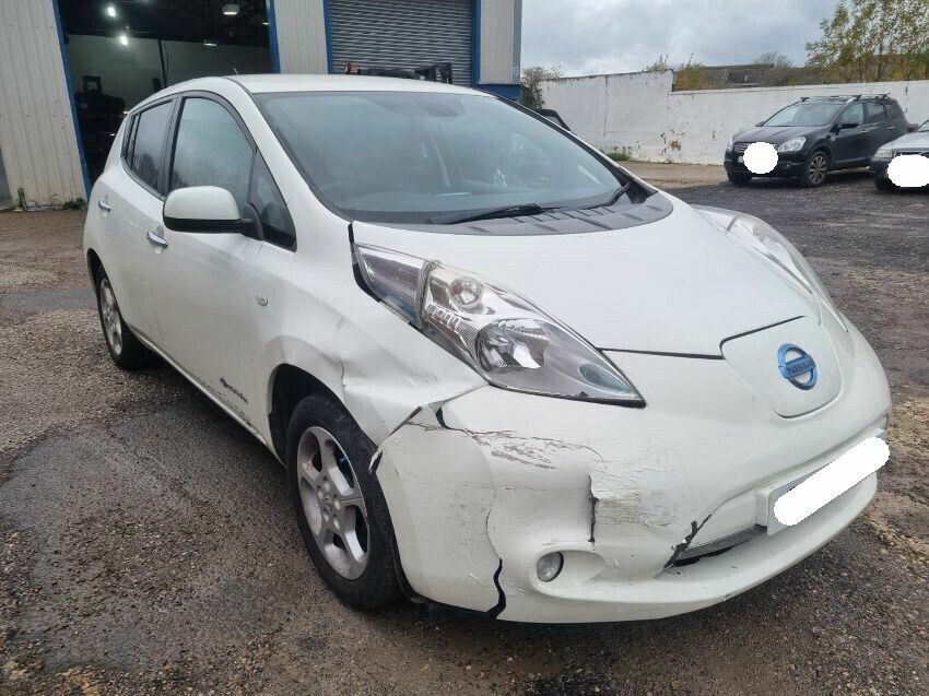 2015 NISSAN LEAF